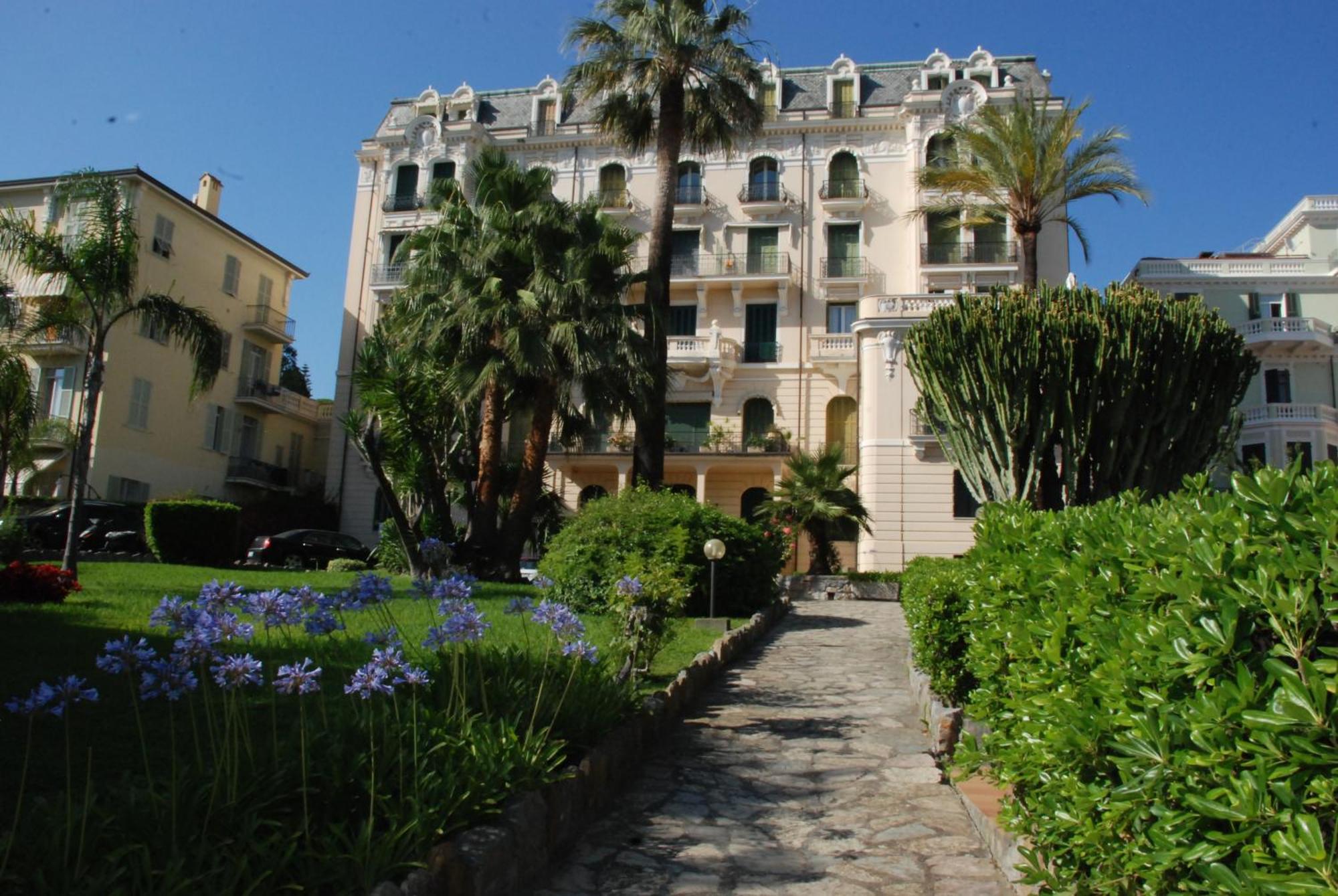 Giardino Del Mare Apartment Бордихера Екстериор снимка